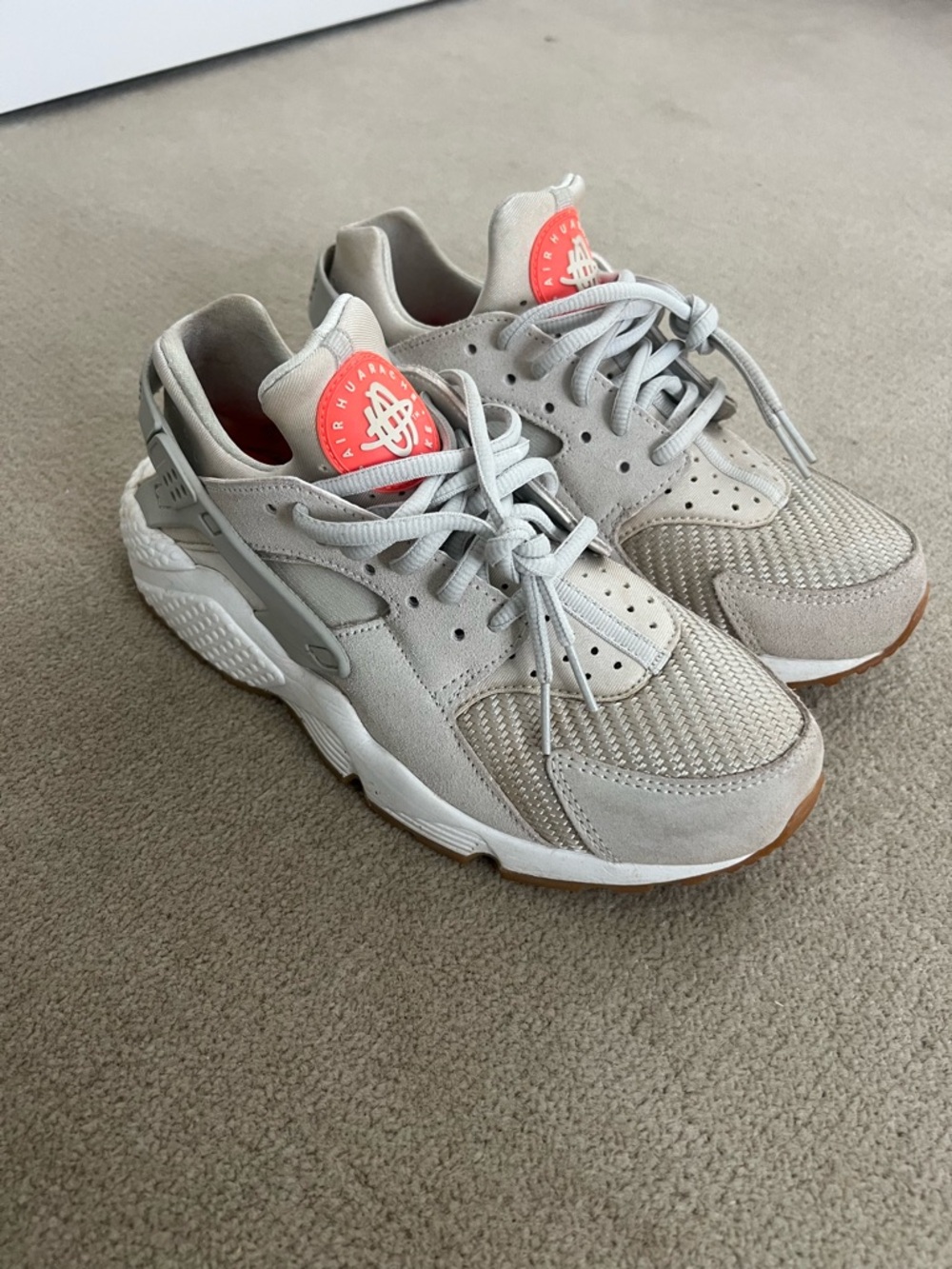Nike Air Huarache Light beige Sneakers with Coral Logo